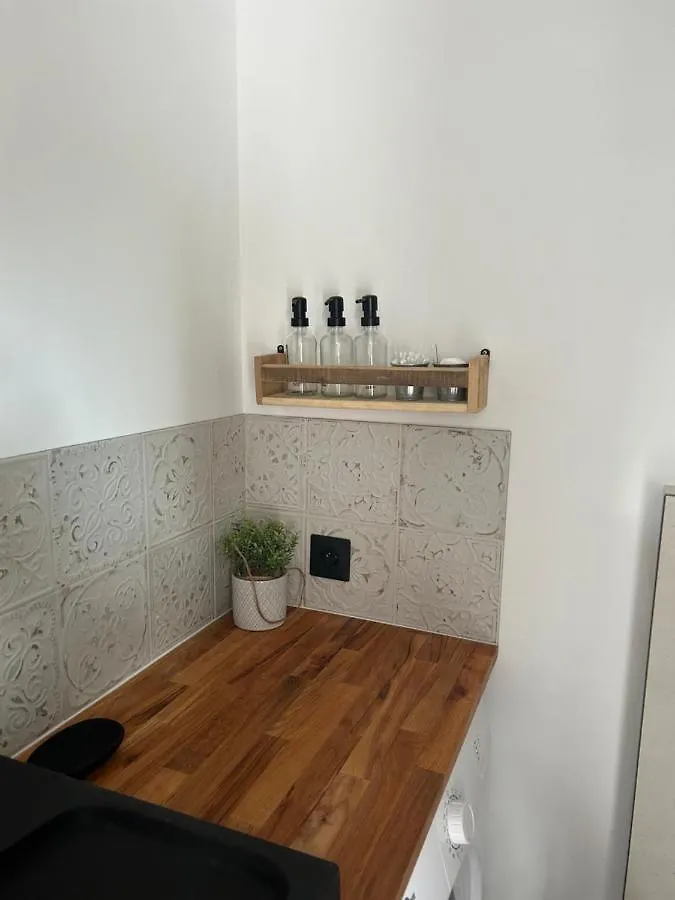 Charmant Studio Dans Villa - Jardin Privatif . La Seyne-sur-Mer Apartment